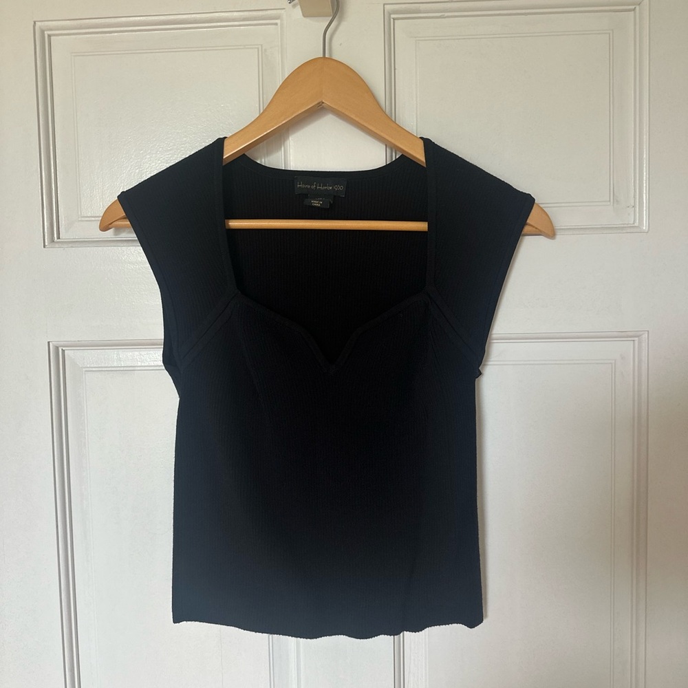 HOUSE OF HARLOW BLACK CAP SLEEVE TOP